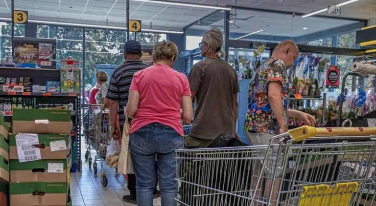 Co z zakupami? Sprawdzamy, czy sklepy pracują 15 sierpnia