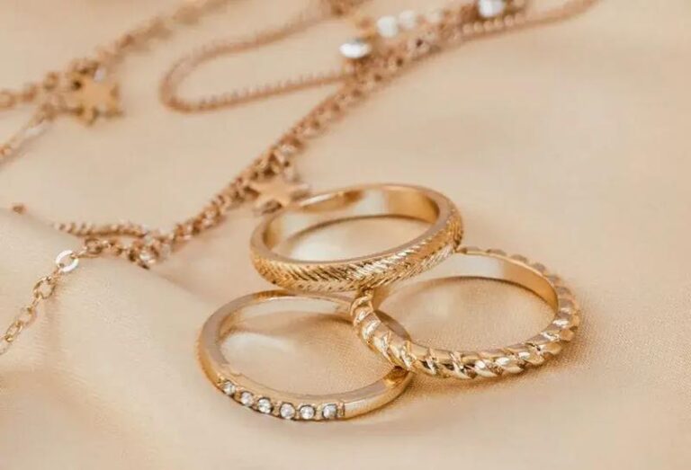 Magia Biżuterii: Na Czym Polega Praca W Sklepie Jubilerskim?