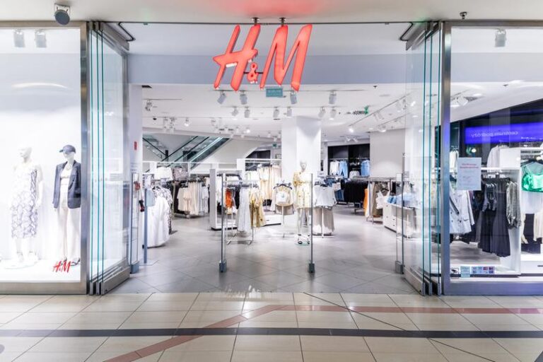 Nowości, które zaskoczą – co znajdziemy w sklepach H&M?