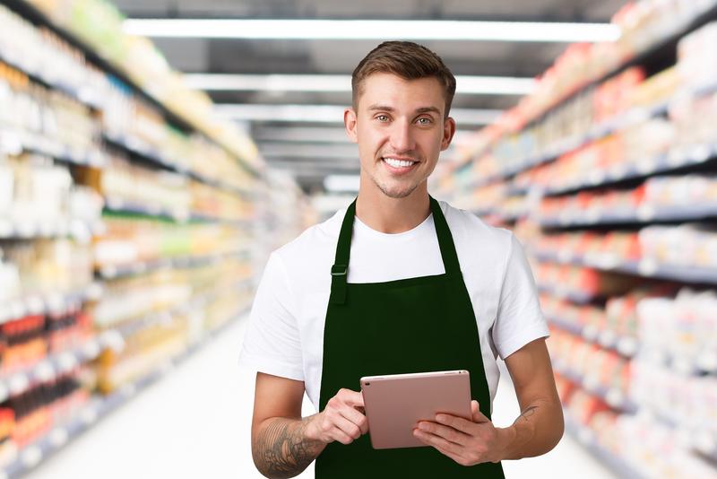 Ile naprawdę zarabia kierownik sklepu sieciowego w 2023 roku?