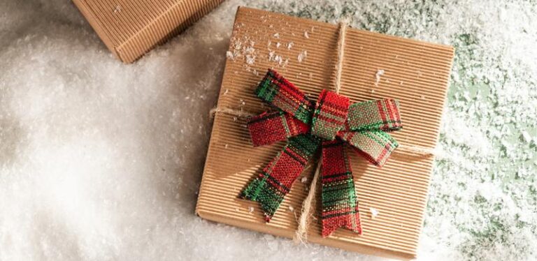 Świąteczne zakupy: co warto kupić, aby uszczęśliwić bliskich?