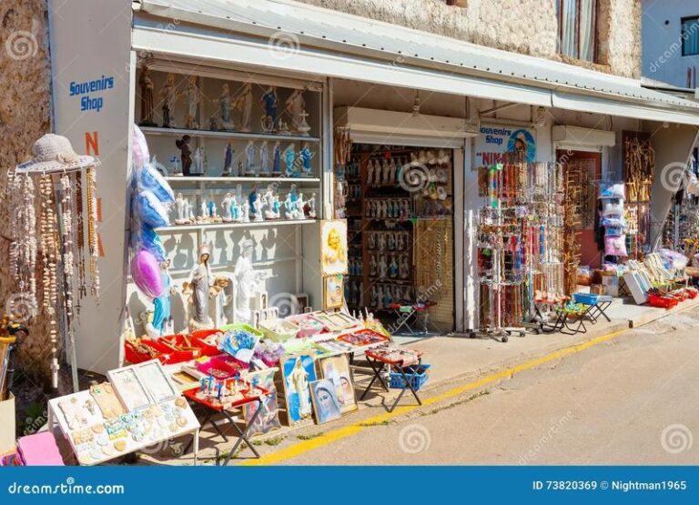 Gdzie znaleźć sklep z pamiątkami? Odpowiadamy po angielsku!